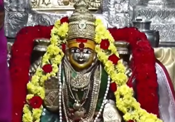 ಬೆಂಗಳೂರಿನಾದ್ಯಂತ ವರಮಹಾಲಕ್ಷ್ಮಿ ಹಬ್ಬದ ಸಂಭ್ರಮ; ದೇಗುಲ, ಮನೆಗಳಲ್ಲಿ ವಿಶೇಷ ಪೂಜೆ-ಅಲಂಕಾರ