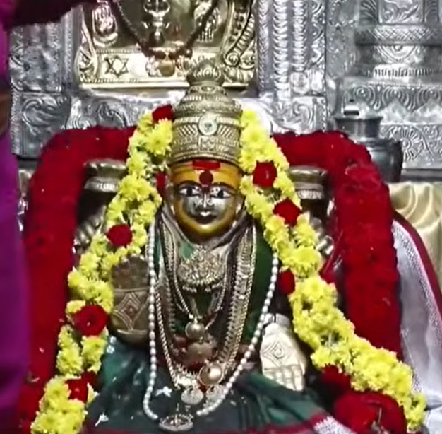 ಬೆಂಗಳೂರಿನಾದ್ಯಂತ ವರಮಹಾಲಕ್ಷ್ಮಿ ಹಬ್ಬದ ಸಂಭ್ರಮ; ದೇಗುಲ, ಮನೆಗಳಲ್ಲಿ ವಿಶೇಷ ಪೂಜೆ-ಅಲಂಕಾರ
