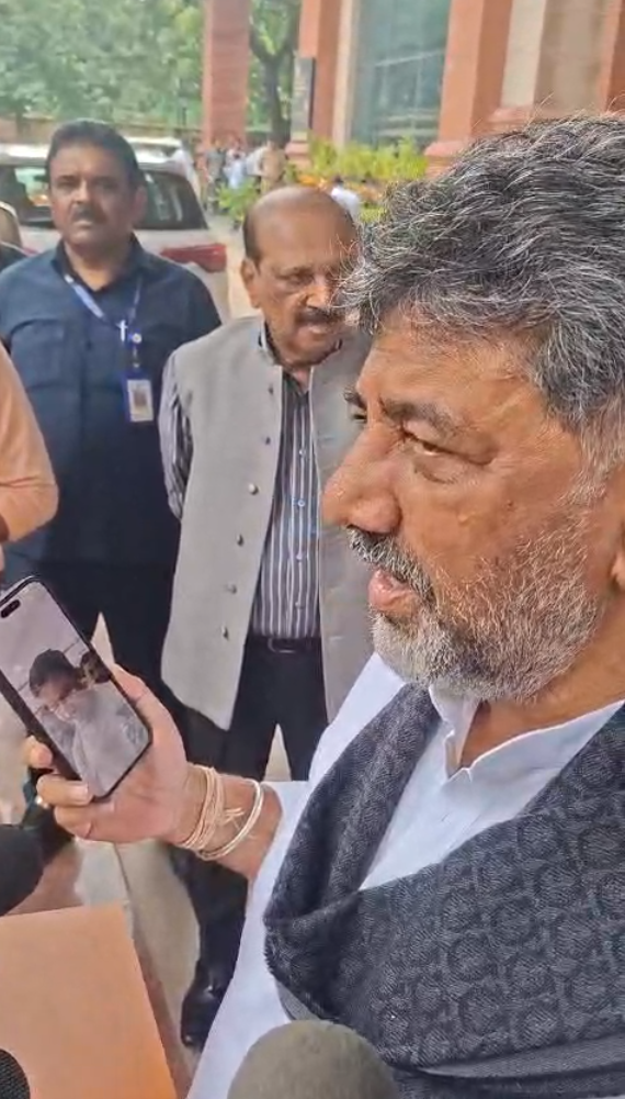 ‘ಸುರಕ್ಷಿತವಾಗಿರಿ, ನಿಮ್ಮೊಂದಿಗೆ ನಾವಿದ್ದೇವೆ’: ನೇಪಾಳ ಪ್ರವಾಹದಿಂದ ಪಾರಾದ ಮಲ್ಲಿನಾಥ್‌ಗೆ ವಿಡಿಯೋ ಕರೆಯಲ್ಲಿ ಡಿ.ಕೆ. ಶಿವಕುಮಾರ್ ಅಭಯ