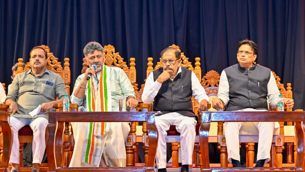 ಬುಧವಾರದಿಂದ ನೂತನ ಸಚಿವರು ಜಿಲ್ಲೆಗಳ ಪ್ರವಾಸ; ಅತಿವೃಷ್ಟಿ-ಅನಾವೃಷ್ಟಿ ಪರಿಶೀಲಿಸಿ ವರದಿ ಸಲ್ಲಿಸಲು ಸಿಎಂ ಡಿ.ಕೆ. ಶಿವಕುಮಾರ್ ಸೂಚನೆ