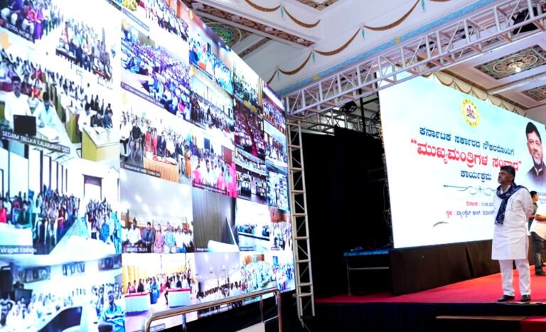 ‘ನಾವೆಲ್ಲರೂ ಟೀಮ್ ಕರ್ನಾಟಕ’: ಜನಸೇವೆ ಮಾಡಿ, ಭ್ರಷ್ಟಾಚಾರ-ನಕಲಿ ಬಿಲ್‌ಗಳಿಗೆ ಅವಕಾಶವಿಲ್ಲ ಎಂದು ಸರ್ಕಾರಿ ನೌಕರರಿಗೆ ಡಿ.ಕೆ. ಶಿವಕುಮಾರ್ ಎಚ್ಚರಿಕೆ