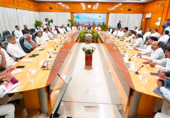 ಕರ್ನಾಟಕ ಸಚಿವ ಸಂಪುಟ ಖಾತೆ ಮರುಹಂಚಿಕೆ: ಡಿ.ಕೆ. ಶಿವಕುಮಾರ್‌ಗೆ ಹಣಕಾಸು, 22 ಸಚಿವರಿಗೆ ಪ್ರಮುಖ ಇಲಾಖೆಗಳ ಹೊಣೆ