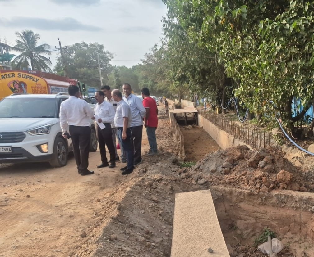 ವರ್ತೂರು–ಗುಂಜೂರು ರಸ್ತೆಯಲ್ಲಿ ಶಾಲಾ ಬಸ್‌ಗಳು ಹೊರಡುವ ವೇಳೆ ಭಾರಿ ವಾಹನಗಳ ಸಂಚಾರಕ್ಕೆ ನಿರ್ಬಂಧ