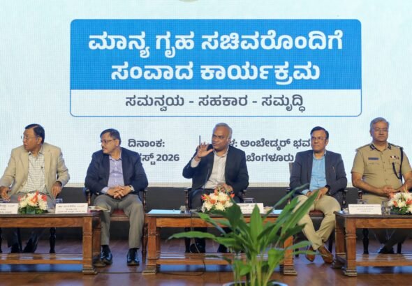 ಕರ್ನಾಟಕ ಪೊಲೀಸರಿಗೆ ಪ್ರಿಯಾಂಕ್ ಖರ್ಗೆ ಸೂಚನೆ: ಡ್ರಗ್ಸ್ ವಿರುದ್ಧ ಕಠಿಣ ಕ್ರಮ, ರೌಡಿಗಳ ಜೊತೆ ನಂಟು ಬೇಡ; ಕಾನೂನು ಮೀರಿ ನಡೆದರೆ ರಕ್ಷಣೆ ಇಲ್ಲ