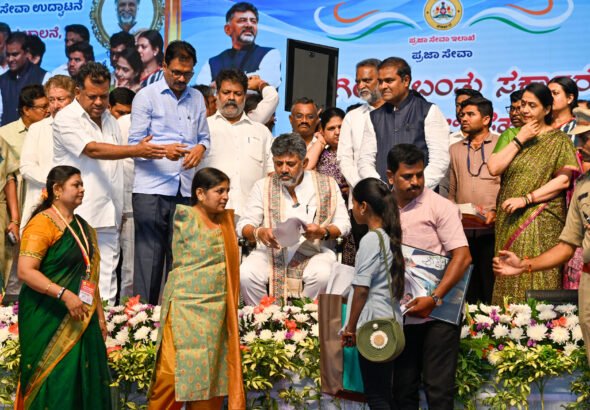 ಮೋದಿಯ 2014ರ ‘ಪ್ರಧಾನ ಸೇವಕ’ದಿಂದ ಡಿ.ಕೆ. ಶಿವಕುಮಾರ್‌ರ ‘ಪ್ರಜಾಸೇವಕ’ವರೆಗೆ: ‘ನನ್ನನ್ನು ನಾಡಿನ ದೊರೆ ಎನ್ನಬೇಡಿ’ ಎಂದ ಕರ್ನಾಟಕ ಸಿಎಂ
