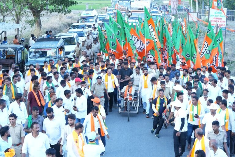 ಬಳ್ಳಾರಿ ಚಲೋ: ತುಂಗಭದ್ರಾ ಹೂಳು ತೆರವು ಕಾರ್ಯಸಾಧ್ಯವಲ್ಲದಿದ್ದರೆ ಸಮಾನಾಂತರ ಜಲಾಶಯಕ್ಕೆ ನಿರ್ಧಾರ ಕೈಗೊಳ್ಳಿ ಎಂದ ವಿಜಯೇಂದ್ರ