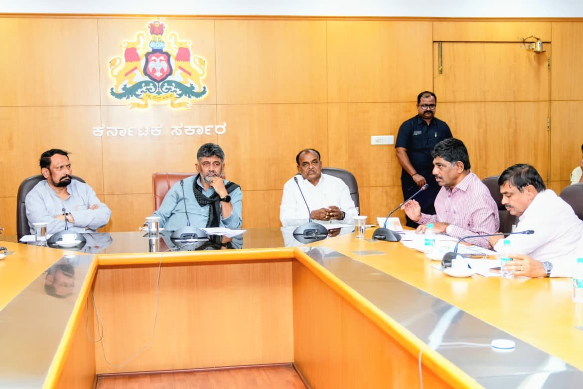 ನಂದಿನಿ ಹಾಲಿನ ದರ ಲೀಟರ್‌ಗೆ ₹8–₹10 ಹೆಚ್ಚಿಸಲು ಒಕ್ಕೂಟಗಳ ಮನವಿ; ವೆಚ್ಚದ ವಿವರ ಕೇಳಿದ ಡಿ ಕೆ ಶಿವಕುಮಾರ್