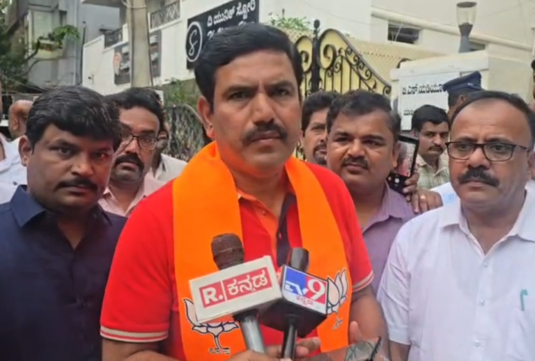 ಗಣೇಶೋತ್ಸವದ ಮೇಲಿನ ಪೊಲೀಸ್ ನಿರ್ಬಂಧ ಪ್ರಶ್ನಿಸಿದ ಬಿ.ವೈ. ವಿಜಯೇಂದ್ರ; ಇನ್ಸ್‌ಪೆಕ್ಟರ್ ಹೇಳಿಕೆ ಕುರಿತು ಕ್ರಮಕ್ಕೆ ಆಗ್ರಹ