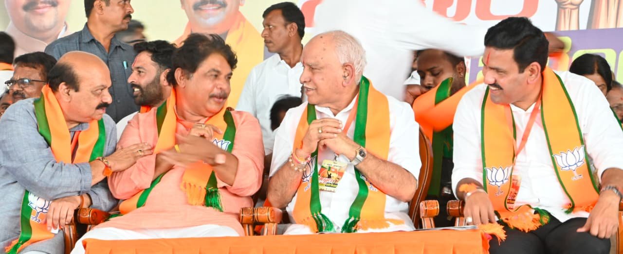 ಲಿಂಗಸುಗೂರಿನಲ್ಲಿ ಬಿಜೆಪಿಯ ಬಳ್ಳಾರಿ ಚಲೋ ಪಾದಯಾತ್ರೆಗೆ ಬಿ.ಎಸ್. ಯಡಿಯೂರಪ್ಪ ಚಾಲನೆ; ‘6 ಕೋಟಿ ಕನ್ನಡಿಗರ ಆಶೋತ್ತರದ ಕಹಳೆ’