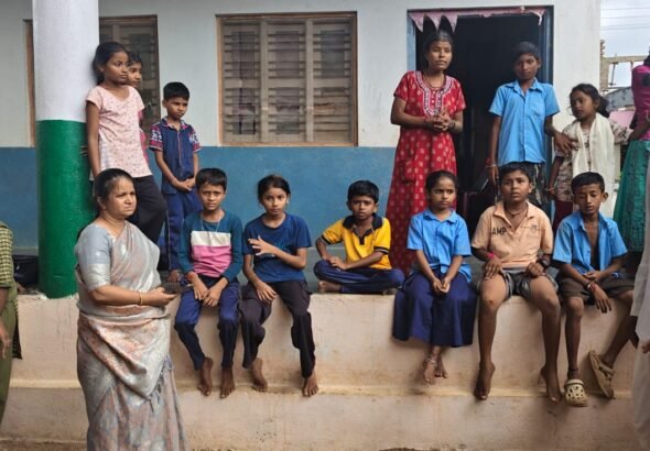 ಬಾಗಲಕೋಟೆ ಮುಗಳೊಳ್ಳಿ ತಾಂಡಾ ಸರ್ಕಾರಿ ಶಾಲೆ ಛಾವಣಿ ಕಾಂಕ್ರೀಟ್ ಕುಸಿತ; ಆರು ಮಕ್ಕಳು ಸುರಕ್ಷಿತ, ದುರಸ್ತಿಗೆ ಸೂಚನೆ
