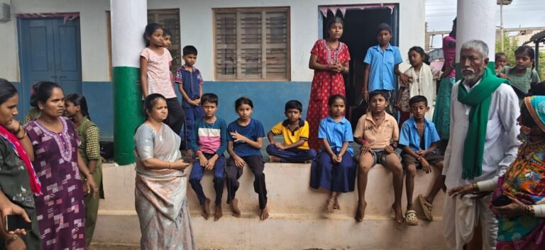 ಬಾಗಲಕೋಟೆ ಮುಗಳೊಳ್ಳಿ ತಾಂಡಾ ಸರ್ಕಾರಿ ಶಾಲೆ ಛಾವಣಿ ಕಾಂಕ್ರೀಟ್ ಕುಸಿತ; ಆರು ಮಕ್ಕಳು ಸುರಕ್ಷಿತ, ದುರಸ್ತಿಗೆ ಸೂಚನೆ