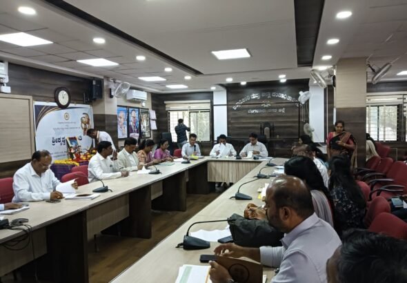 ಬೆಂಗಳೂರು ನಗರ ಜಿಲ್ಲೆಯಲ್ಲಿ ಕುಡಿಯುವ ನೀರಿನ ಸಮಸ್ಯೆಗೆ ತಕ್ಷಣ ಪರಿಹಾರಕ್ಕೆ ಸೂಚನೆ; ಪ್ರಜಾಸೇವಾ ಆಂದೋಲನ, ಮತದಾರರ ಪಟ್ಟಿ ಪರಿಷ್ಕರಣೆ ಪರಿಶೀಲನೆ