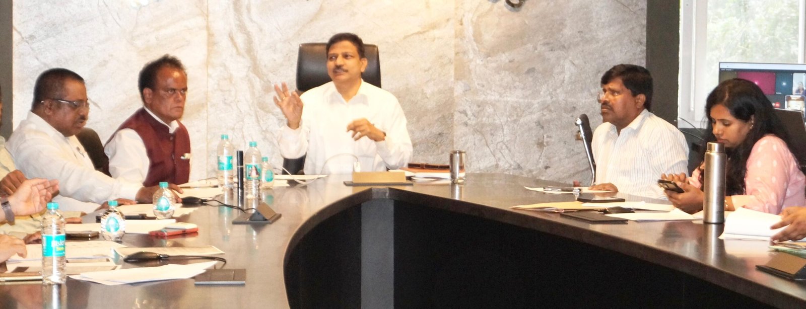 ಬೆಂಗಳೂರು ದಕ್ಷಿಣದಲ್ಲಿ ನಕಲಿ ಮತದಾರರ ನೋಂದಣಿಗೆ ಕ್ರಿಮಿನಲ್ ಮೊಕದ್ದಮೆ; ಮತದಾರರ ಪಟ್ಟಿ ಪರಿಷ್ಕರಣೆಗೆ 237 ಹೆಚ್ಚುವರಿ AEROಗಳ ನೇಮಕ