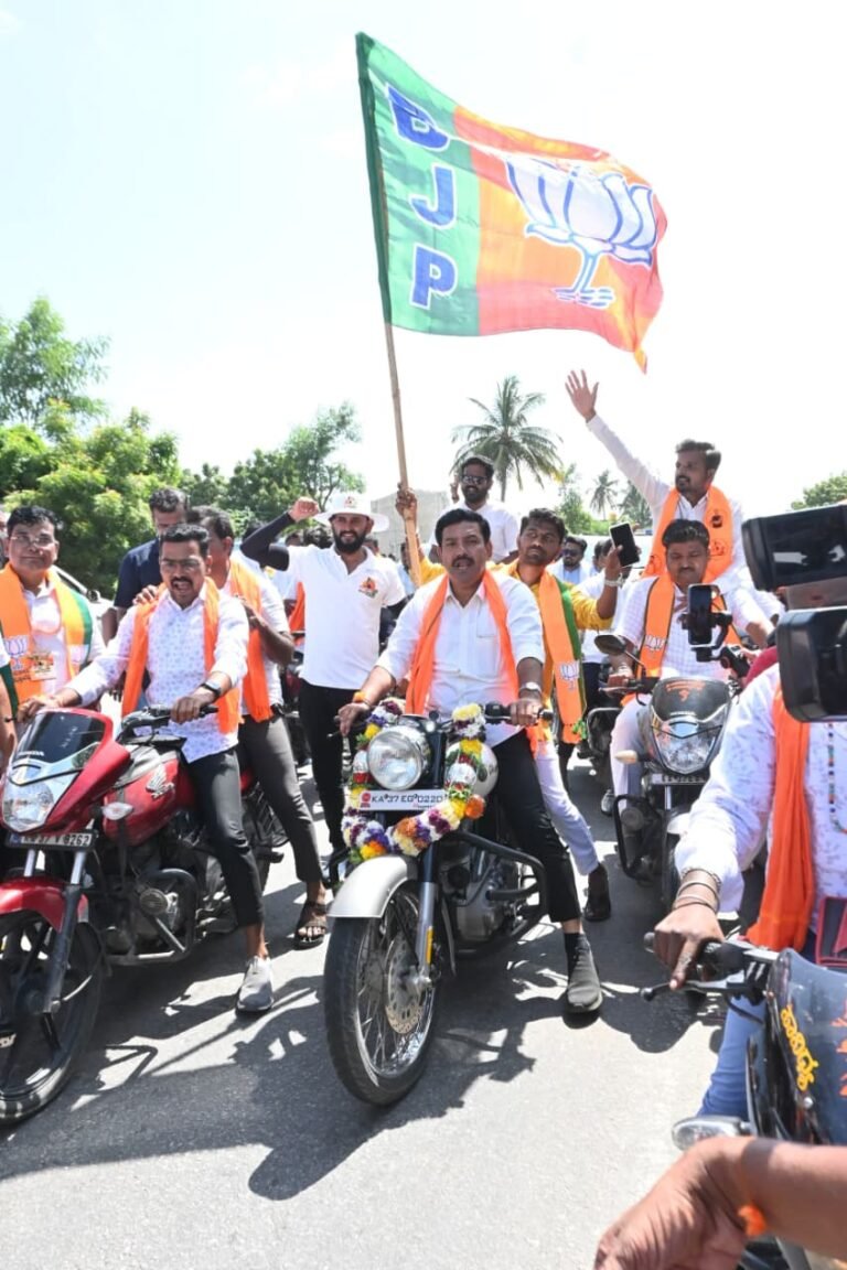 ಬಳ್ಳಾರಿ ಚಲೋ 6ನೇ ದಿನ: ಪಾದಯಾತ್ರೆಯಿಂದಲೇ ಡಿ.ಕೆ. ಶಿವಕುಮಾರ್ ಉತ್ತರ ಕರ್ನಾಟಕದತ್ತ ಬಂದಿದ್ದಾರೆ ಎಂದ ವಿಜಯೇಂದ್ರ; ‘ಪ್ರಜಾಸೇವಕ’ ಹೇಳಿಕೆಗೆ ತಿರುಗೇಟು