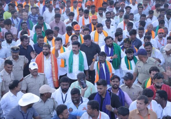 ಬಳ್ಳಾರಿ ಚಲೋ: ಎಸ್‌ಟಿ ಮೀಸಲಾತಿ ಕಡಿತ, ಎಸ್‌ಸಿಪಿ-ಟಿಎಸ್‌ಪಿ ಹಣ ಬೇರೆ ಉದ್ದೇಶಕ್ಕೆ ಬಳಕೆ ಆರೋಪ; ಕಾಂಗ್ರೆಸ್ ವಿರುದ್ಧ ಆನೇಕಲ್ ನಾರಾಯಣಸ್ವಾಮಿ ವಾಗ್ದಾಳಿ