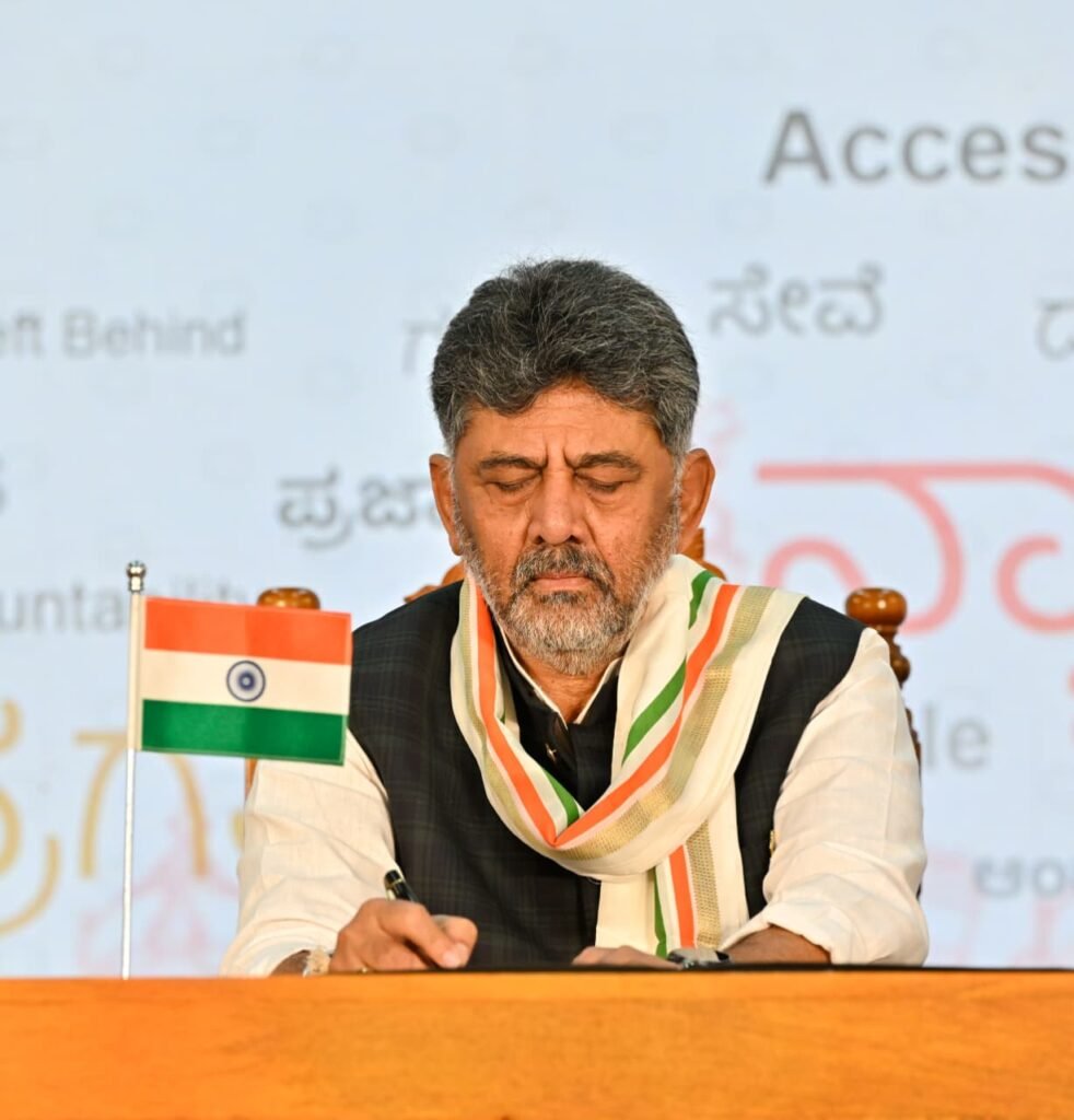 2037ರೊಳಗೆ ಕರ್ನಾಟಕವನ್ನು $1 ಟ್ರಿಲಿಯನ್ ಆರ್ಥಿಕತೆಯಾಗಿಸುವ ಗುರಿ; ಬೆಳವಣಿಗೆ, ಉದ್ಯೋಗ ಮತ್ತು ಸಾಮಾಜಿಕ ಅಭಿವೃದ್ಧಿಯ ನೀಲನಕ್ಷೆ ಅನಾವರಣಗೊಳಿಸಿದ ಡಿ.ಕೆ. ಶಿವಕುಮಾರ್