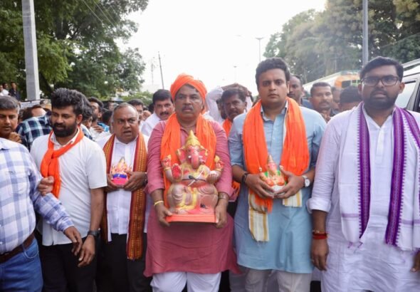 ಗಣೇಶ ಮೆರವಣಿಗೆ ನಿರ್ಬಂಧ ಖಂಡಿಸಿ ಟಿ.ನರಸೀಪುರದಲ್ಲಿ ಆರ್. ಅಶೋಕ್ ಪ್ರತಿಭಟನೆ; ಇನ್ಸ್‌ಪೆಕ್ಟರ್ ಅಮಾನತಿಗೆ ಆಗ್ರಹ