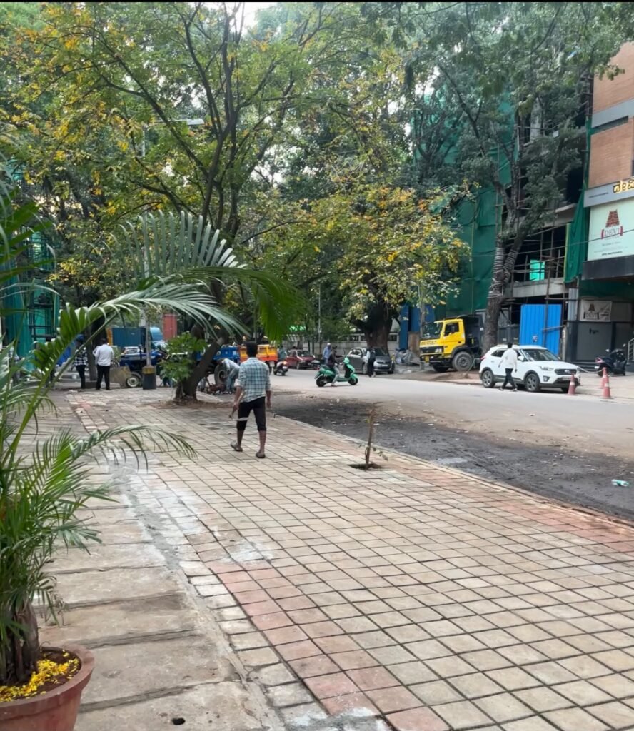 ವರ್ಷಗಳಿಂದ ಕಾನೂನು ಪ್ರಕ್ರಿಯೆಯಲ್ಲಿ ಸಿಲುಕಿದ್ದ 134 ವಾಹನಗಳು ಕೊನೆಗೂ ಜಯನಗರ ಪೊಲೀಸ್ ಠಾಣೆಯಿಂದ ತೆರವು; ರಸ್ತೆ, ಪಾದಚಾರಿ ಮಾರ್ಗಕ್ಕೆ ಮುಕ್ತಿ 2 ವರ್ಷಗಳಿಂದ ಕಾನೂನು ಪ್ರಕ್ರಿಯೆಯಲ್ಲಿ ಸಿಲುಕಿದ್ದ 134 ವಾಹನಗಳು ಕೊನೆಗೂ ಜಯನಗರ ಪೊಲೀಸ್ ಠಾಣೆಯಿಂದ ತೆರವು; ರಸ್ತೆ, ಪಾದಚಾರಿ ಮಾರ್ಗಕ್ಕೆ ಮುಕ್ತಿ