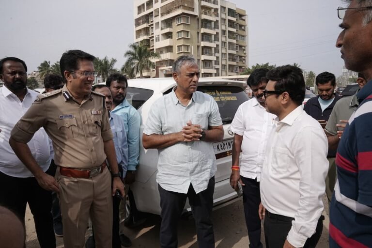 ವರ್ತೂರು ಕೋಡಿ ಮೇಲ್ಸೇತುವೆ ಅನುಮತಿಗಳ ವರದಿ ಕೇಳಿದ ಮಹೇಶ್ವರ್ ರಾವ್; ಜಲಾವೃತ, ರಸ್ತೆ ಗುಂಡಿ ಸಮಸ್ಯೆ ಪರಿಹಾರಕ್ಕೆ ಸೂಚನೆ