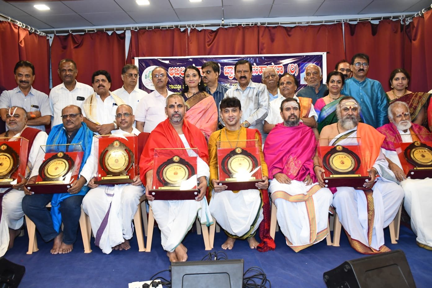 ವಿದ್ಯಾಗಣಪತಿ ಮಹೋತ್ಸವದಲ್ಲಿ ಸನ್ಮಾನಿತರು ಮತ್ತು ಸಂಘಟಕರು