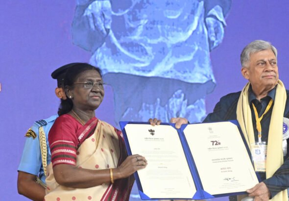 ರಾಷ್ಟ್ರಪತಿ ದ್ರೌಪದಿ ಮುರ್ಮು ಅವರಿಂದ ಬೆಂಗಳೂರಿನ ನಟ ಅನಂತ್ ನಾಗ್‌ಗೆ ದಾದಾಸಾಹೇಬ್ ಫಾಲ್ಕೆ ಪ್ರಶಸ್ತಿ ಪ್ರದಾನ