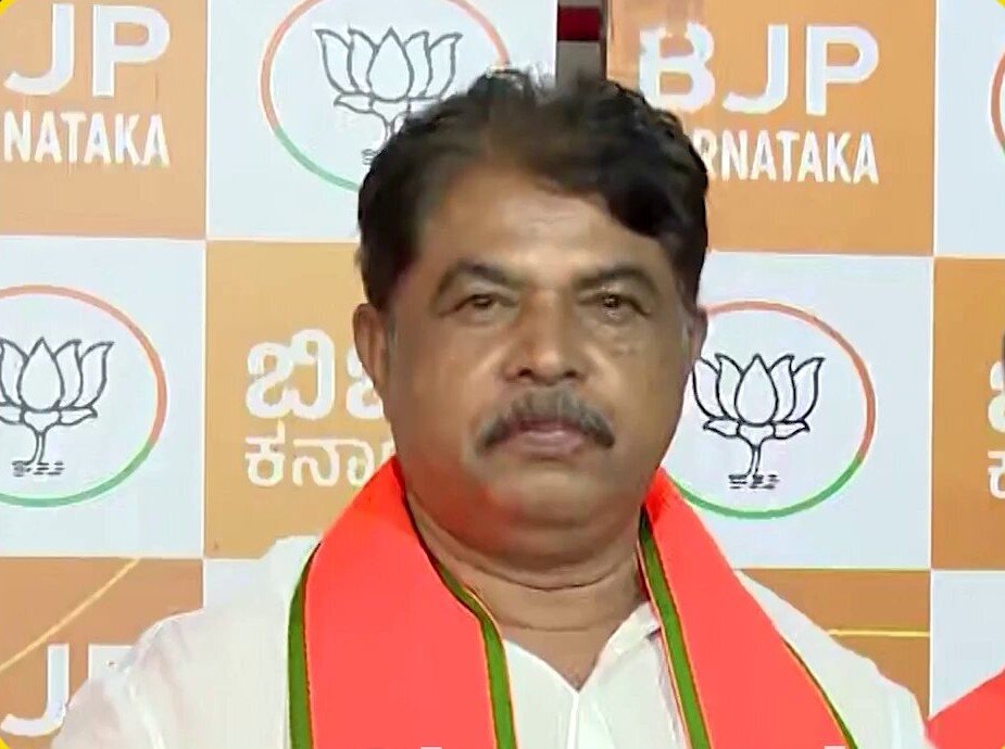 ಸಚಿವರ ವಿರುದ್ಧದ ಸ್ಟಿಂಗ್ ಆರೋಪದ ಸತ್ಯ ಹೊರಬರಲಿ, ತಪ್ಪಿತಸ್ಥರ ಮೇಲೆ ಕ್ರಮವಾಗಲಿ: ಆರ್. ಅಶೋಕ್ 2 ಆರ್. ಅಶೋಕ್ ತಮ್ಮ ಎಕ್ಸ್ ವಿಡಿಯೊದಲ್ಲಿ ಮಾತನಾಡುತ್ತಿರುವುದು