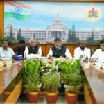 ಬೆಂಗಳೂರಿನ ಕೃಷ್ಣಾದಲ್ಲಿ ಇತರ ನಾಯಕರೊಂದಿಗೆ ಸುದ್ದಿಗೋಷ್ಠಿ ನಡೆಸುತ್ತಿರುವ ಡಿ.ಕೆ. ಶಿವಕುಮಾರ್
