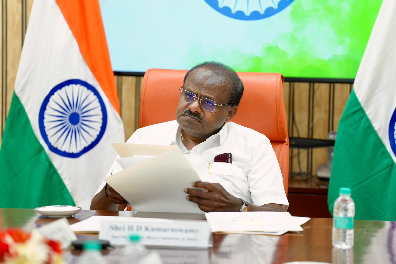 ಎಲೆಕ್ಟ್ರಿಕ್ ಬಸ್‌, ಟ್ರಕ್‌ಗಳಿಗೆ ಹಣಕಾಸು ಸೌಲಭ್ಯ ಕುರಿತು ಎಚ್.ಡಿ. ಕುಮಾರಸ್ವಾಮಿ ಪರಿಶೀಲನೆ; ಬ್ಯಾಟರಿ ಘಟಕಗಳ ದೇಶೀಯ ಉತ್ಪಾದನೆಗೆ ಒತ್ತು