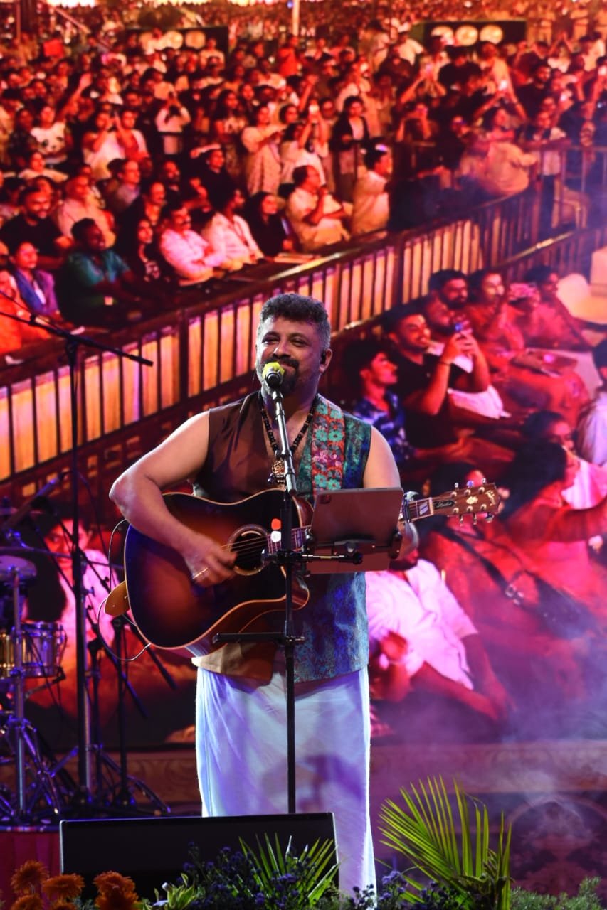 ಮೈಸೂರು ಅರಮನೆಯ ದಸರಾ ವೇದಿಕೆಯಲ್ಲಿ ರಘು ದೀಕ್ಷಿತ್ ಜಾನಪದ–ರಾಕ್ ಸಂಗೀತ ಸಂಭ್ರಮ