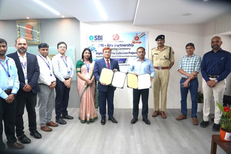 ಬೆಂಗಳೂರಿನಲ್ಲಿ ಡಿಜಿಟಲ್ ದಂಡ ಸಂಗ್ರಹ ಒಪ್ಪಂದದ ಕಾರ್ಯಕ್ರಮದಲ್ಲಿ ರೈಲ್ವೆ ಮತ್ತು ಎಸ್‌ಬಿಐ ಅಧಿಕಾರಿಗಳು