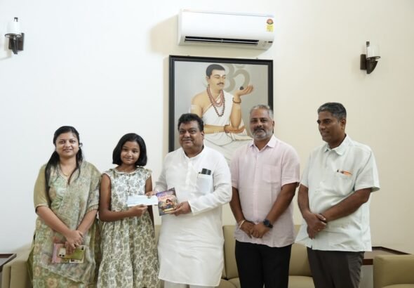 ವಿಜಯಪುರದ 10 ವರ್ಷದ ಲೇಖಕಿ ಶಿವಾನಿ ಬಿರಾದಾರ್‌ರಿಂದ ವೃಕ್ಷಥಾನ್‌ಗೆ ₹10,000 ಪುಸ್ತಕ ರಾಯಲ್ಟಿ ದೇಣಿಗೆ