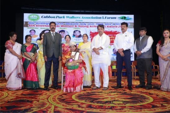 ಬೆಂಗಳೂರಿನ ಕಬ್ಬನ್ ಪಾರ್ಕ್ ವಾಕರ್ಸ್ ಪ್ರಶಸ್ತಿ ಸಮಾರಂಭದಲ್ಲಿ ಭಾಗವಹಿಸಿದವರು.