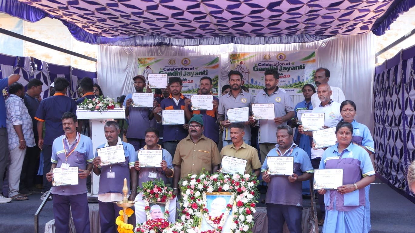 ಬೆಂಗಳೂರು ದಕ್ಷಿಣ ಪಾಲಿಕೆಯಿಂದ ಸ್ವಚ್ಛತೆಗೆ ದುಡಿಯುವ 100 ಸಿಬ್ಬಂದಿಗೆ ಗೌರವ; ಮನೆಮನೆಗಳಲ್ಲಿ ಕಸ ವಿಂಗಡಣೆಗೆ ಕರೆ
