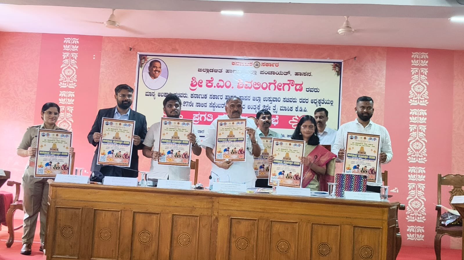 ಹಾಸನಾಂಬ ಜಾತ್ರೆಗೆ ಗ್ರಾಮೀಣ ಸೊಗಡು: ಹಳ್ಳಿಕಾರ್ ರಾಸು, ರಂಗೋಲಿ, ಎತ್ತಿನ ಗಾಡಿ ಓಟ