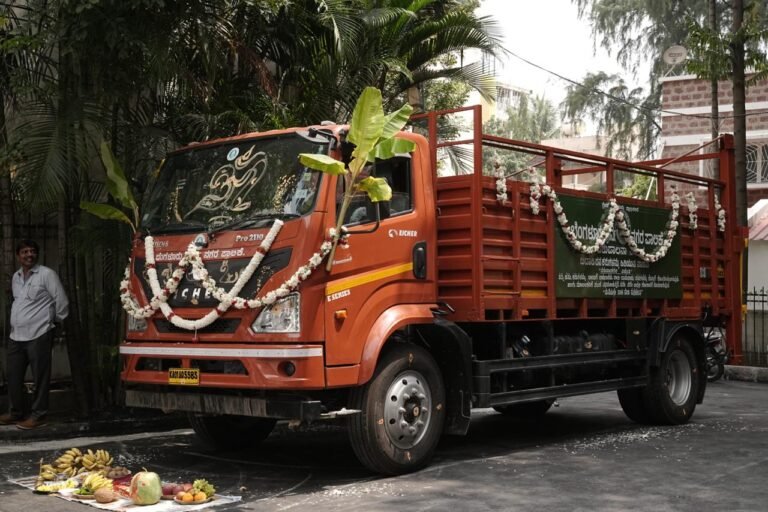 ರಸ್ತೆಯಲ್ಲಿ ಬಿಡಾಡಿ ದನ ಕಂಡರೆ 1533ಕ್ಕೆ ಕರೆ ಮಾಡಿ: ಪೂರ್ವ ಬೆಂಗಳೂರಿನಲ್ಲಿ ಕಾರ್ಯಾಚರಣೆ ಆರಂಭ