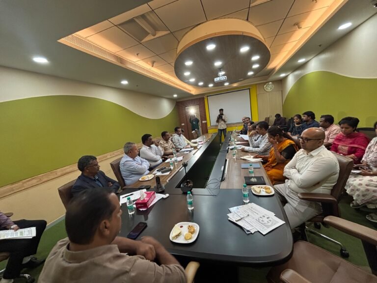 ಆರೋಗ್ಯ ಸೌಧದಲ್ಲಿ ಖಾಸಗಿ ಆಸ್ಪತ್ರೆಗಳ ಪ್ರತಿನಿಧಿಗಳೊಂದಿಗೆ ನಡೆದ ಸಭೆಯಲ್ಲಿ ಭಾಗವಹಿಸಿದವರು