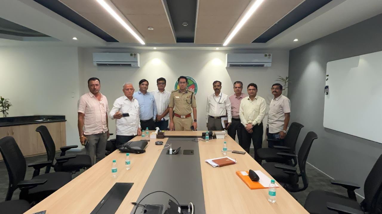 ಬೆಂಗಳೂರಿನಲ್ಲಿ ಇಂಧನ ಟ್ಯಾಂಕರ್ ಸಂಚಾರ ಮಾರ್ಗಗಳ ಕುರಿತ ಸಭೆಯಲ್ಲಿ ಅಧಿಕಾರಿಗಳು ಮತ್ತು ಪ್ರತಿನಿಧಿಗಳು