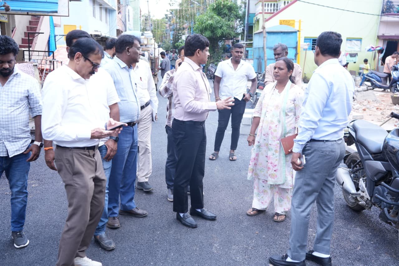 ಹಲಸೂರಿನ ಎಂ.ವಿ. ಗಾರ್ಡನ್ ಪರಿಶೀಲನೆಯಲ್ಲಿ ಅಧಿಕಾರಿಗಳು