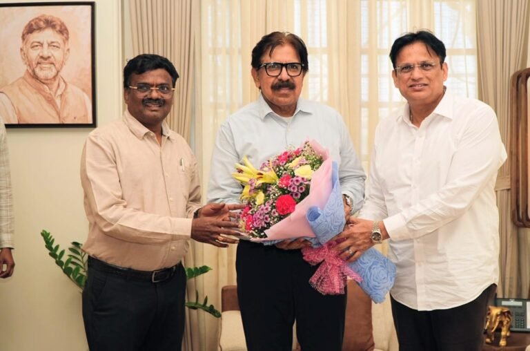 ಆರ್ಥಿಕ ಸಲಹೆಗಾರ ಅತೀಕ್ ಅವರೊಂದಿಗೆ ಸಚಿವ ಅಜಯ್ ಧರ್ಮಸಿಂಗ್, ಅಕ್ಟೋಬರ್ 27, 2026