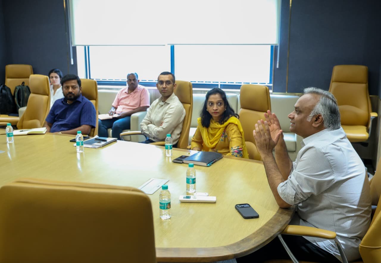 ಬೆಂಗಳೂರು ಟೆಕ್ ಸಮಿಟ್ ಸಿದ್ಧತಾ ಪರಿಶೀಲನಾ ಸಭೆಯಲ್ಲಿ ಅಧಿಕಾರಿಗಳನ್ನು ಉದ್ದೇಶಿಸಿ ಮಾತನಾಡುತ್ತಿರುವ ಪ್ರಿಯಾಂಕ್ ಖರ್ಗೆ