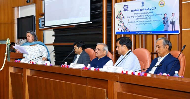 ಬೆಂಗಳೂರಿನ ವಿಕಾಸಸೌಧದಲ್ಲಿ ಜನಗಣತಿ 2027ರ ಹಂತ-II ಸಮ್ಮೇಳನದಲ್ಲಿ ಭಾಗವಹಿಸಿದ ಅಧಿಕಾರಿಗಳು.