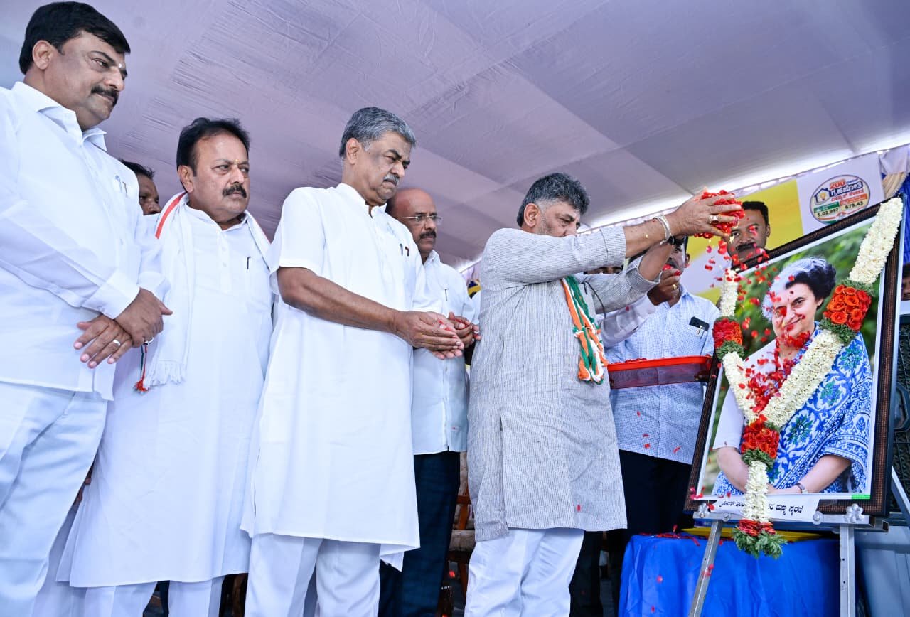 ಮಂಡ್ಯದ ಕಾಂಗ್ರೆಸ್ ಕಾರ್ಯಕ್ರಮದಲ್ಲಿ ಮುಖ್ಯಮಂತ್ರಿ ಡಿ.ಕೆ. ಶಿವಕುಮಾರ್