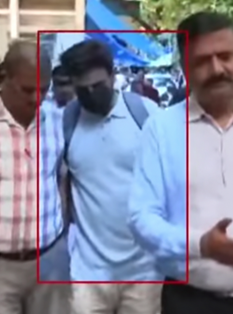 ಟಿಬಿಎಲ್‌ನ ಕೆಪಿಎಸ್‌ಸಿ ಪ್ರಕರಣದ ಕಡತ ಚಿತ್ರದಲ್ಲಿರುವ ಮುಖ ಮುಚ್ಚಿಕೊಂಡ ವ್ಯಕ್ತಿ ಇತರರೊಂದಿಗೆ ಇರುವ ಬಲಭಾಗದ ಸ್ಕ್ರೀನ್‌ಶಾಟ್
