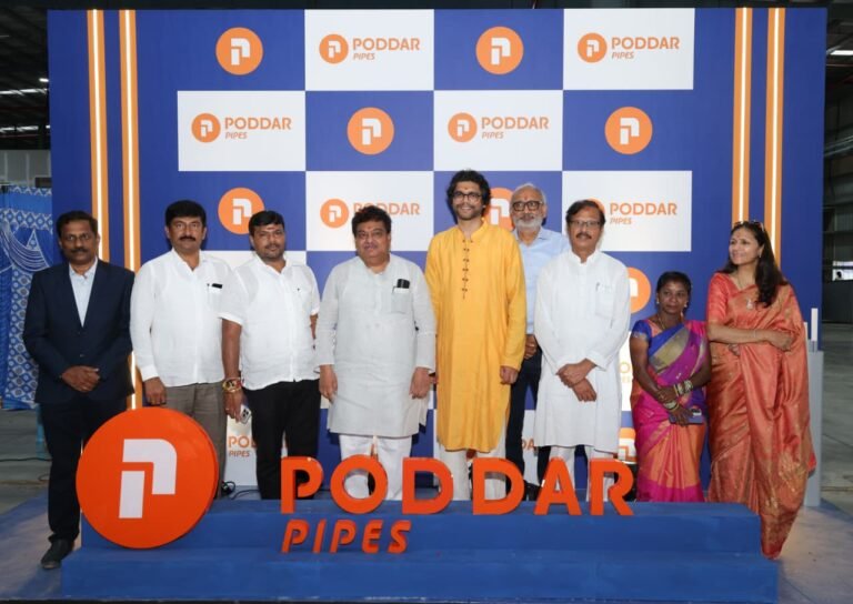 ವೇಮಗಲ್‌ನ ಪೊದ್ದಾರ್ ಪೈಪ್ಸ್ ಘಟಕದ ಉದ್ಘಾಟನೆಯಲ್ಲಿ ಎಂ ಬಿ ಪಾಟೀಲ ಮತ್ತು ಇತರ ಗಣ್ಯರು