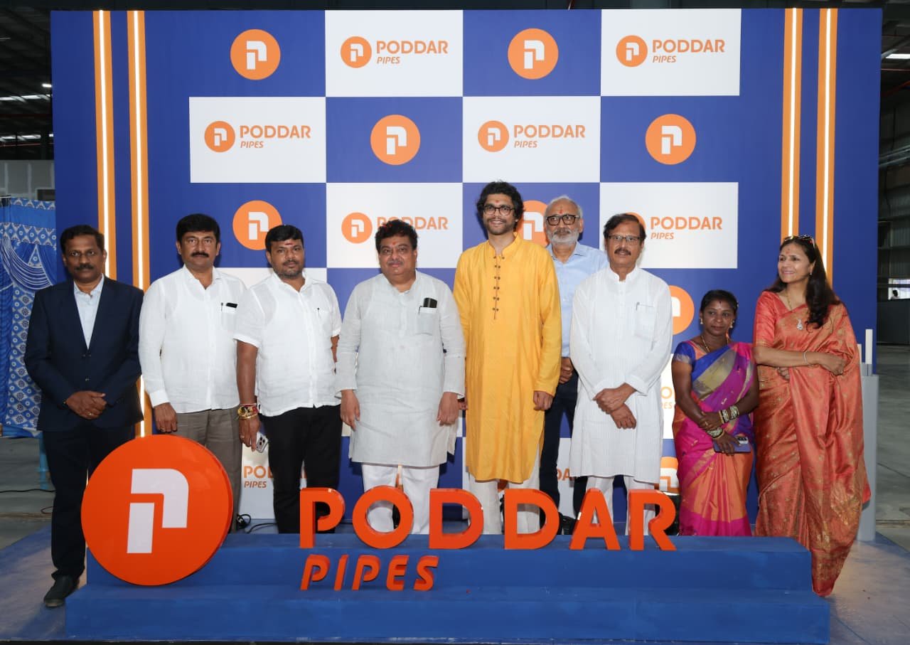 ವೇಮಗಲ್‌ನ ಪೊದ್ದಾರ್ ಪೈಪ್ಸ್ ಘಟಕದ ಉದ್ಘಾಟನೆಯಲ್ಲಿ ಎಂ ಬಿ ಪಾಟೀಲ ಮತ್ತು ಇತರ ಗಣ್ಯರು