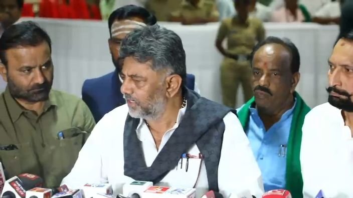 ಬೆಳಗಾವಿಯ ಸುವರ್ಣಸೌಧದಲ್ಲಿ ಮಾಧ್ಯಮಗಳೊಂದಿಗೆ ಮಾತನಾಡುತ್ತಿರುವ ಡಿ ಕೆ ಶಿವಕುಮಾರ್ ಅವರ ವೀಡಿಯೊ ಸ್ಕ್ರೀನ್‌ಗ್ರ್ಯಾಬ್.