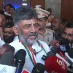 ಬೆಂಗಳೂರಿನ ಗಾಂಧಿ ಭವನದ ಬಳಿ ಸುದ್ದಿಗಾರರೊಂದಿಗೆ ಮಾತನಾಡುತ್ತಿರುವ ಡಿ.ಕೆ. ಶಿವಕುಮಾರ್