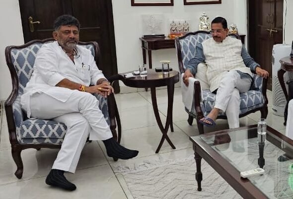 ಕಬ್ಬಿನ ಹೆಚ್ಚುವರಿ ದರಕ್ಕೆ ದೆಹಲಿಯಲ್ಲಿ ಮಾತುಕತೆ: ಅಕ್ಟೋಬರ್ 12ರ ಸಭೆಗೆ ಶಿವಕುಮಾರ್‌ಗೆ ಜೋಶಿ ಆಹ್ವಾನ