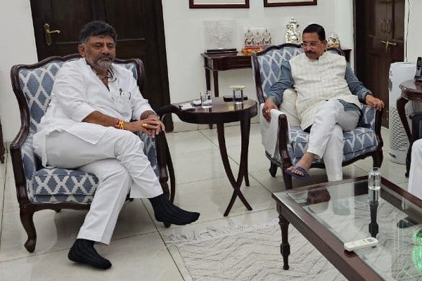 ಕಬ್ಬಿನ ಹೆಚ್ಚುವರಿ ದರಕ್ಕೆ ದೆಹಲಿಯಲ್ಲಿ ಮಾತುಕತೆ: ಅಕ್ಟೋಬರ್ 12ರ ಸಭೆಗೆ ಶಿವಕುಮಾರ್‌ಗೆ ಜೋಶಿ ಆಹ್ವಾನ